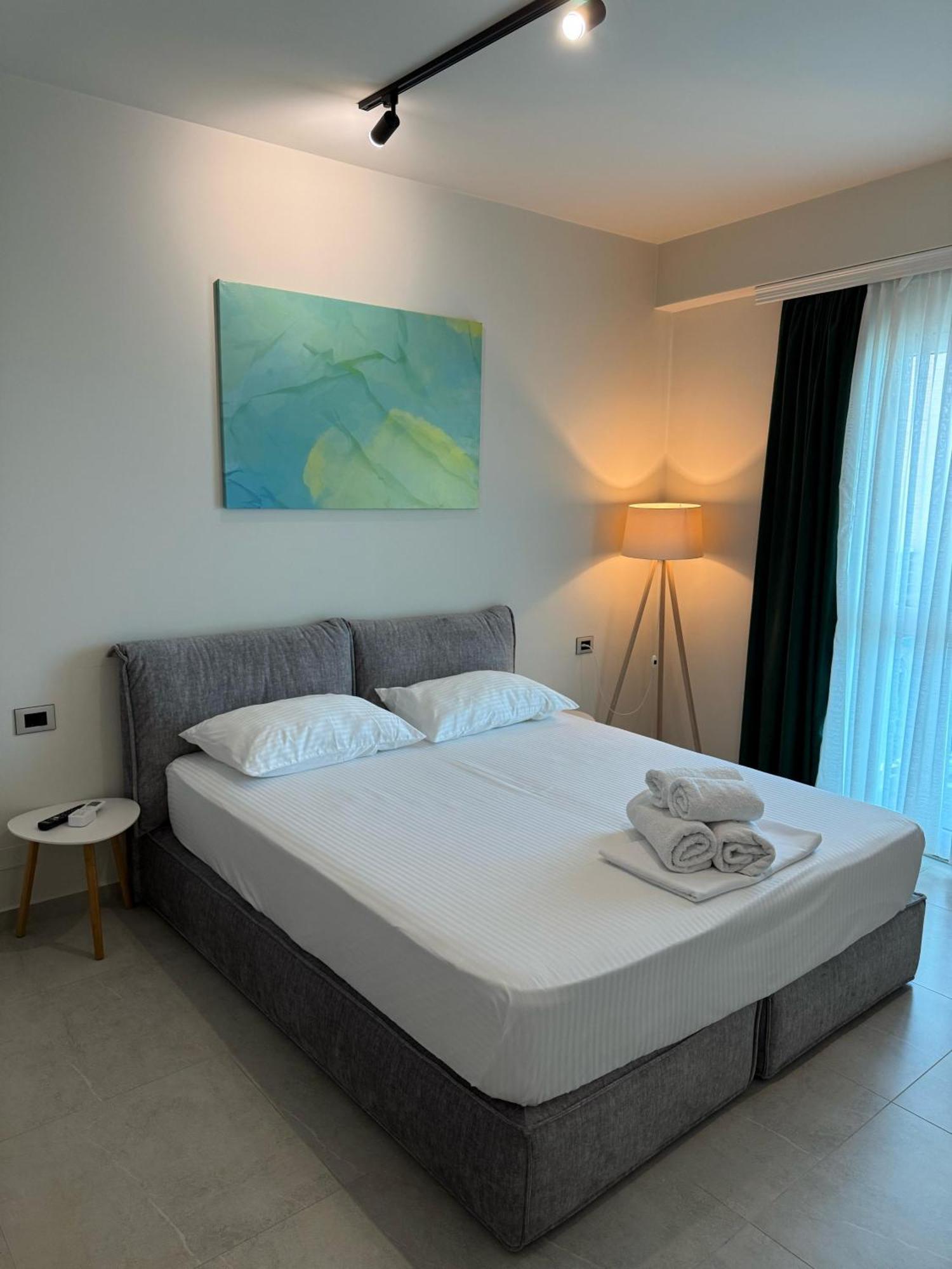 Stay-Five Rooms & Apartments Shkodër 외부 사진